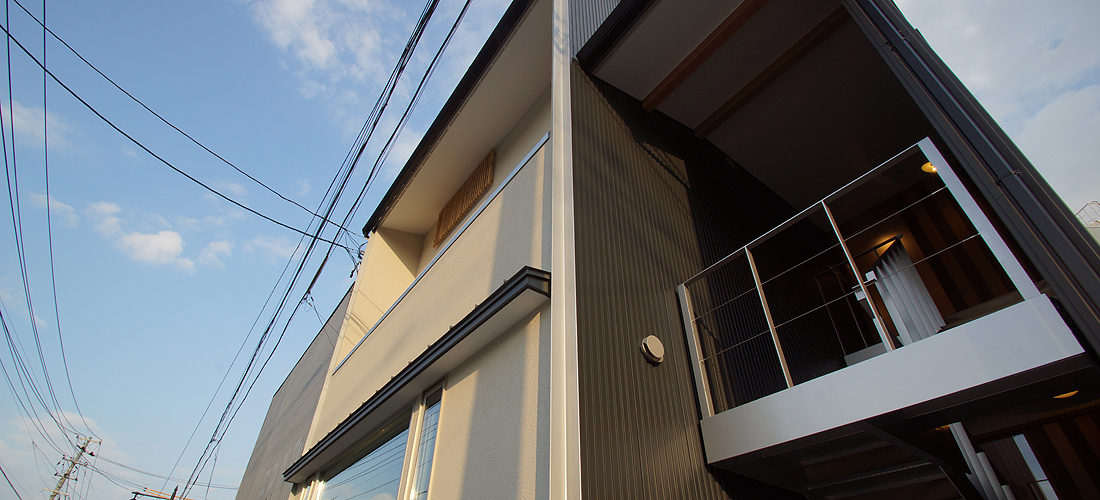 公園を望む店舗併用住宅