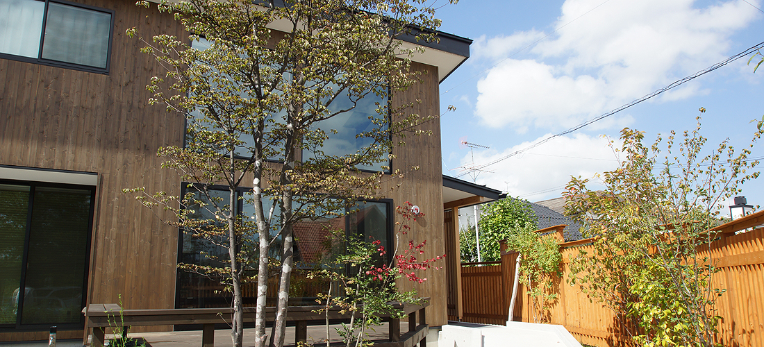 薪ストーブとステンドグラスの家