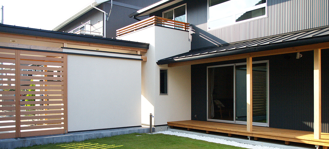 光と風を感じる黒ガルバの家