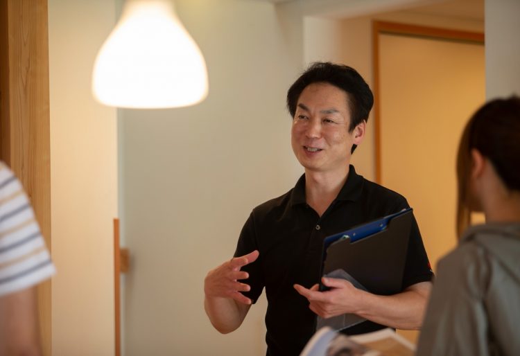 「スタッフ紹介②小玉 暁：住宅に携わり25年以上。様々な視点からお客様に合った家を導く」の画像