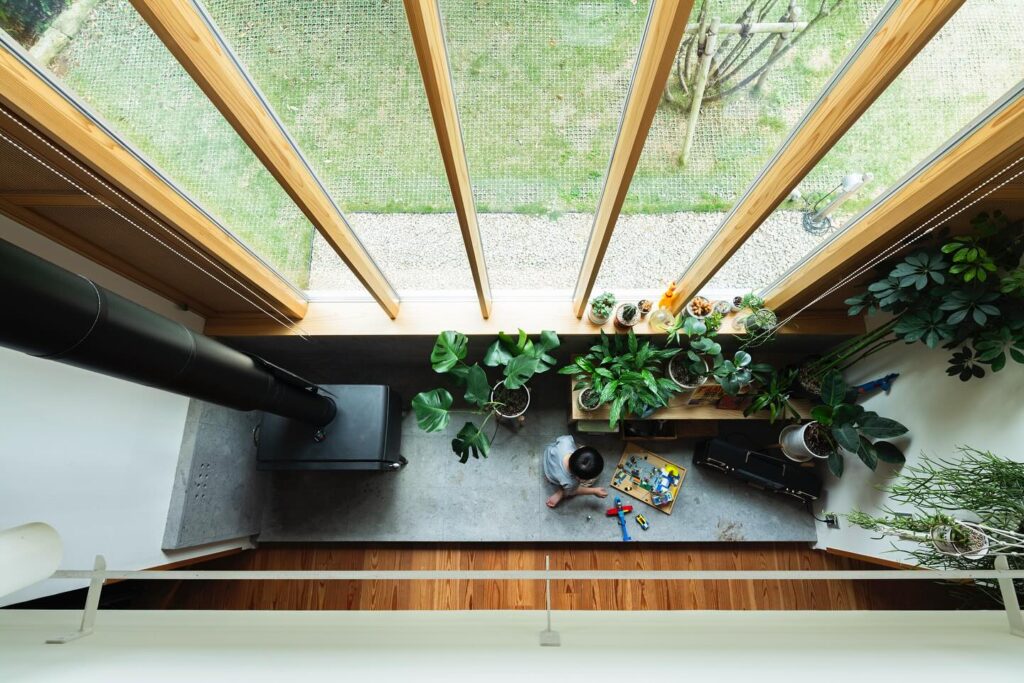 ふとした瞬間に季節の訪れを感じられる緑あふれる窓辺