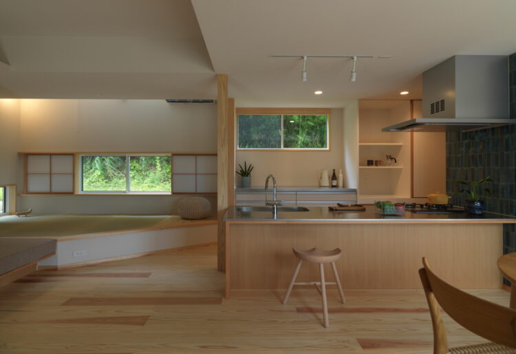 暮らしに寄り添う窓の佇まいの画像